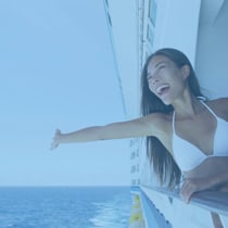 Giovane donna in crociera