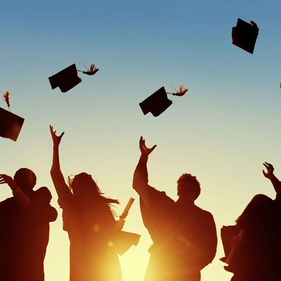 Neo laureate brindano dopo laurea